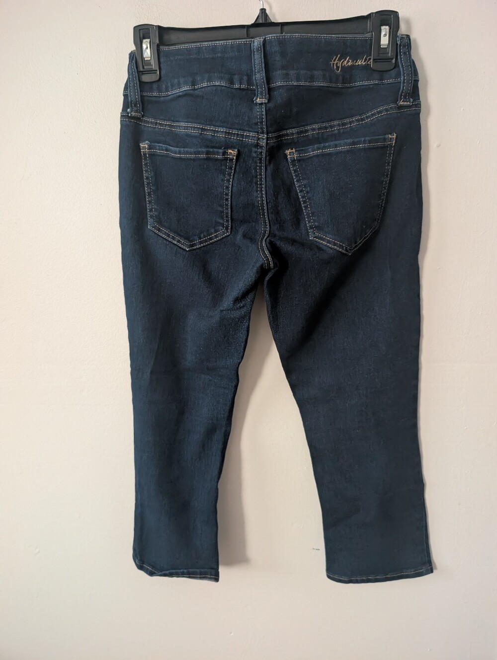 Hydraulic Women's Dark Wash Denim Capri Jeans Size 5/6 - Picture 3 of 3